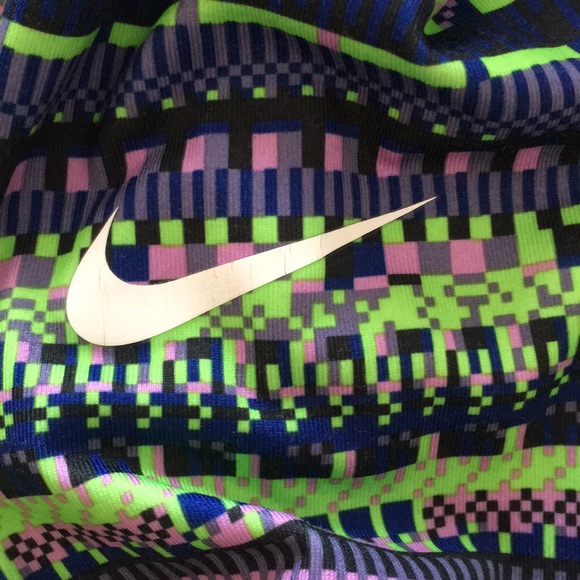 Nike Multi-Color Pull Over - Picture 3 of 4